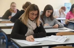 Свыше 400 родителей сдали пробный ЕГЭ в рамках Всероссийской акции в Ленинском округе
