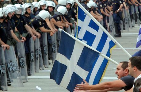 Как убивают Грецию – детали показательного урока