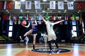 «Государство» победило «Бизнес» в баскетбольном матче на ПМЭФ-2021