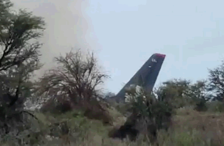 Военный летчик назвал возможные причины аварии самолета в Мексике