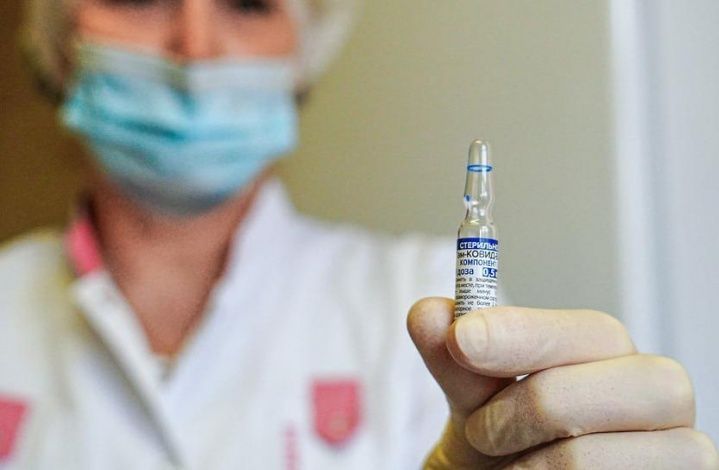 В Якутии ввели обязательную вакцинацию для работников нескольких отраслей