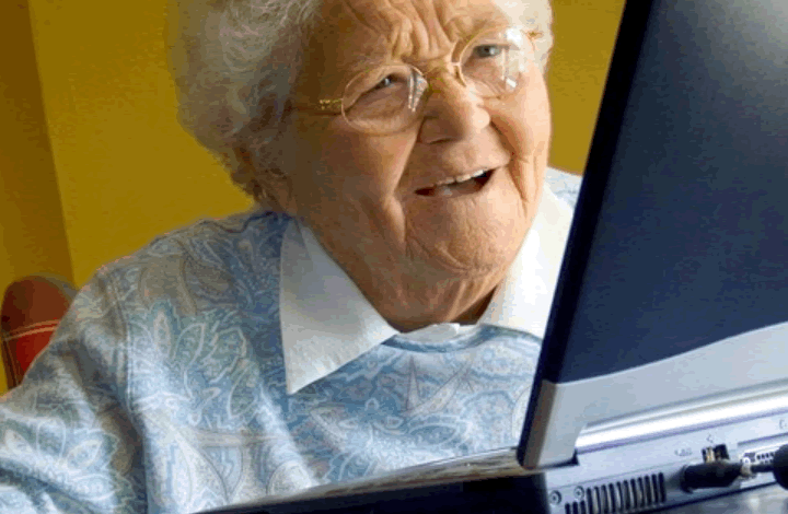 Пожилые люди захватывают интернет