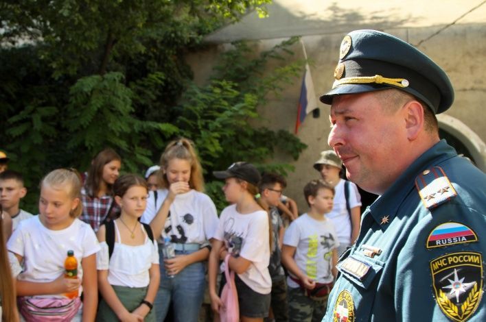 По случаю Дня знаний сотрудники МЧС России и Музея гражданской обороны провели для севастопольских школьников урок-экскурсию 