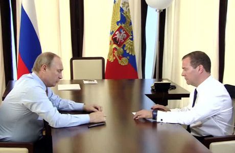 Путин и Медведев обсудили рост рубля и несырьевого экспорта