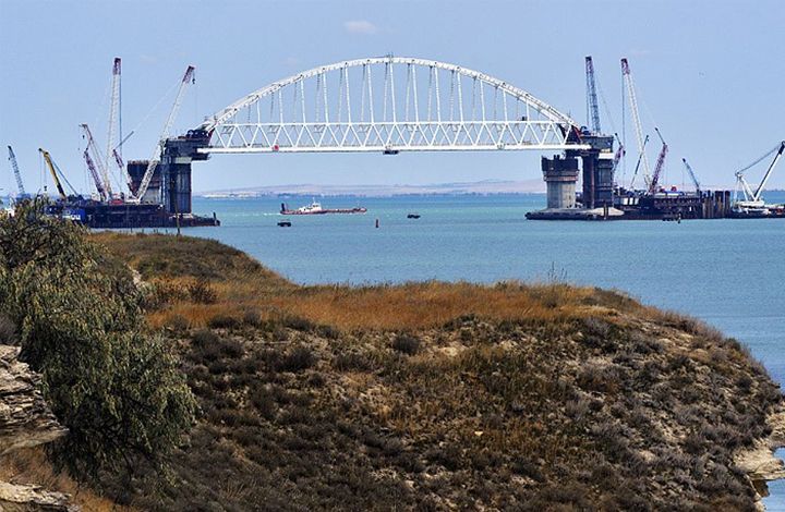 Эксперт: "самая сложная история" в строительстве моста в Крым уже завершена