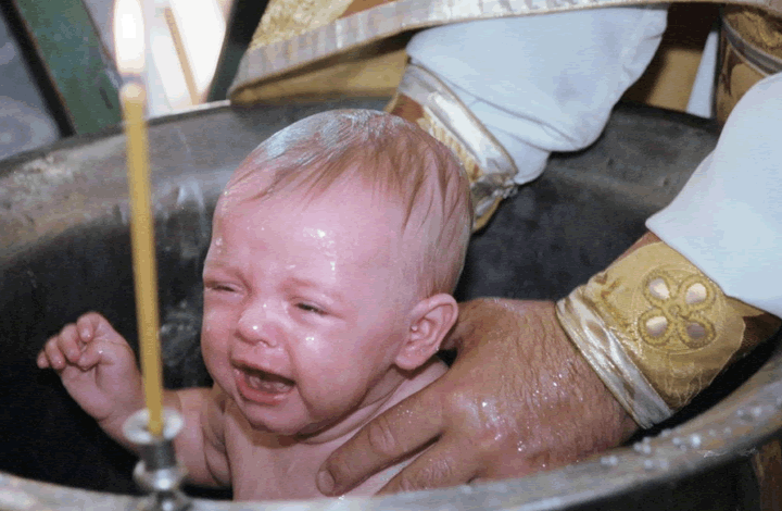 «Недопустимо!» Религиовед о грубом крещении младенца в Гатчине