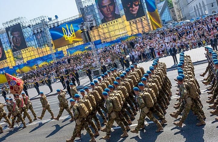 Военный эксперт высмеял попытки Киева "напугать Москву парадом"