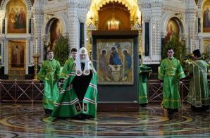 Патриарх Кирилл провёл праздничное богослужение в Троицком храме Реутова