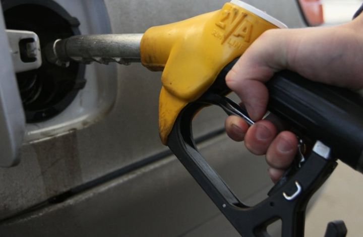 Аналитик: Цена на бензин в России растет, и будет расти