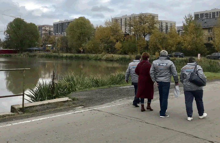 Активисты ОНФ помогли жителям Новой Москвы остановить сброс ядовитых отходов в Хованский пруд