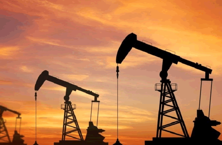 Эксперт оценил прогноз МЭА по объему добычи нефти в РФ и США к 2025 году
