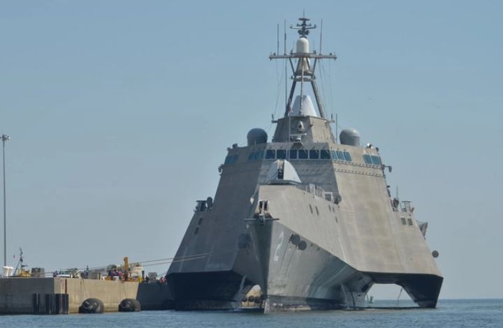 Эксперт: на прибрежных боевых кораблях США "только девушек катать"