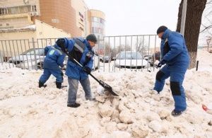 Реутов убирают от снега 325 дворников и более 100 единиц техники