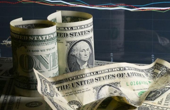  Доллар растет на фоне агрессивных прогнозов ФРС США