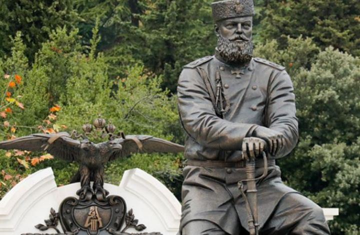 Скульптор Ковальчук не собирается ничего менять в памятнике Александру III