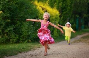 В том, что детство современных детей счастливее их собственного детства, убежден лишь 1 из 5 россиян