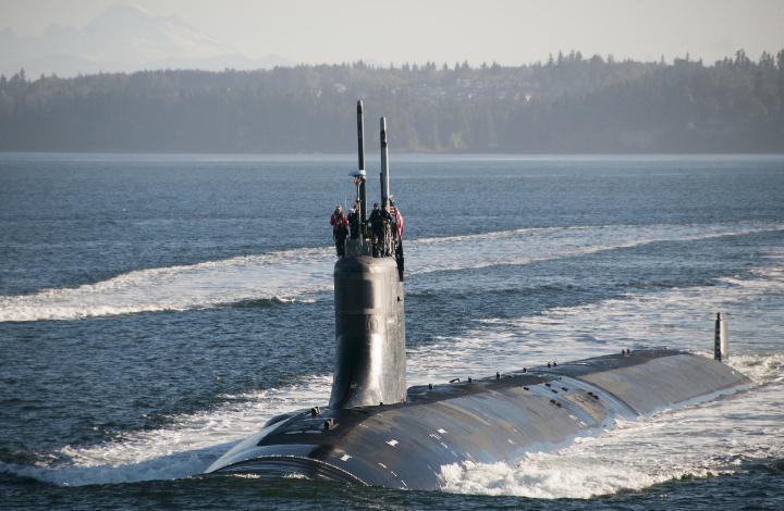 Военный эксперт назвал возможные версии ЧП с атомной подлодкой ВМС США
