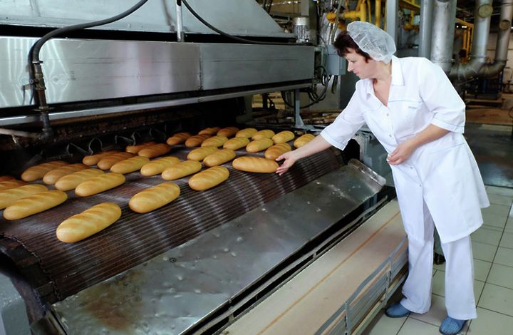 Пекари просят запретить магазинам возвращать черствый хлеб