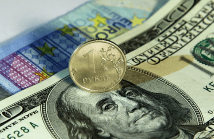 Россия снизила зависимость от доллара. Как это отразится на экономике?