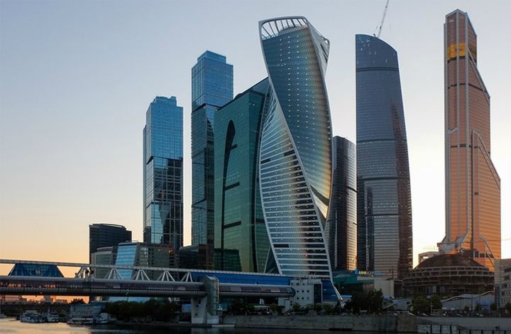 Жизнь с видом на Москву. Обзор предложения на верхних этажах высотных домов