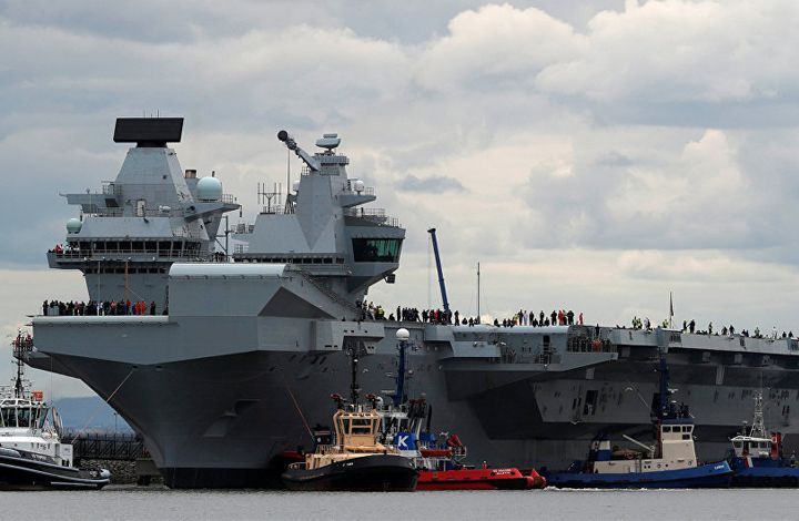 Военный эксперт оценил неисправность крупнейшего корабля ВМФ Великобритании