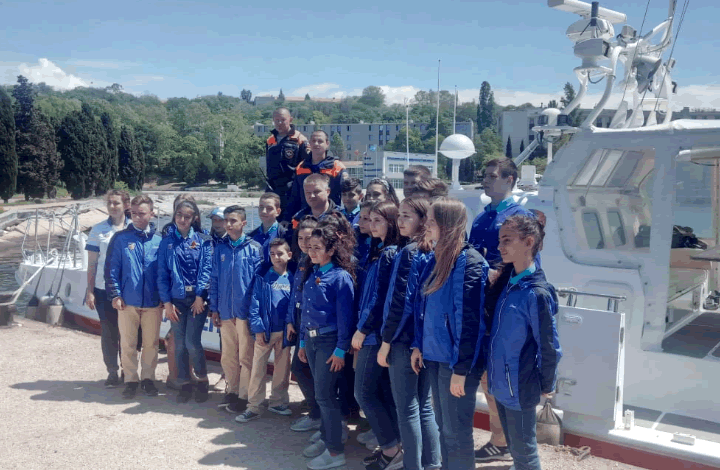 Севастопольские спасатели провели морскую практику для детей сирийских и российских военнослужащих