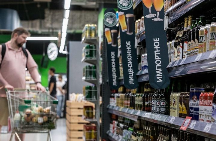 В магазинах может стать меньше импортного вина и пива