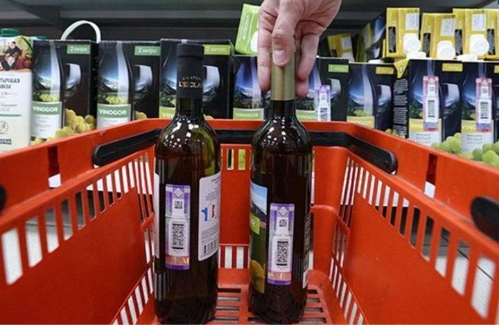 Большинство россиян поддерживает запрет продажи алкоголя лицам моложе 21 года