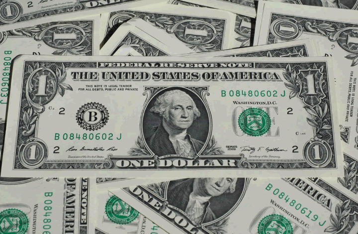 Доллар перестает быть ценной бумагой: стоит ли паниковать?