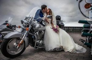 Необычную свадьбу на мотоциклах сыграли в Реутове