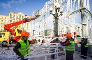 Более 4,9 тыс. световых конструкций и свыше 1 тыс. искусственных елей украсят Москву к новогодним и рождественским праздникам