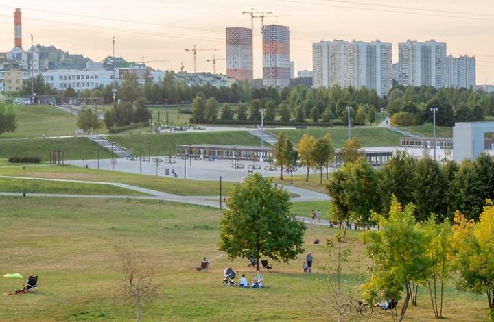 В парке «Митино» установлен памятный знак – увеличенная копия главной российской награды в области ландшафтной архитектуры