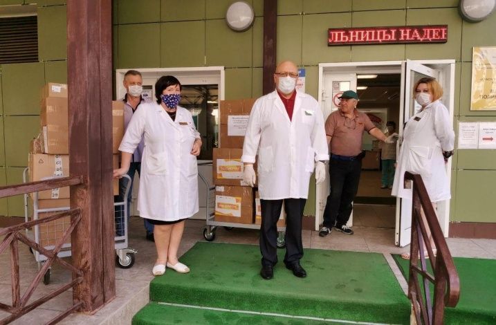 Подмосковные активисты ОНФ обеспечили медперсонал двух медучреждений Домодедова и Красногорска средствами индивидуальной защиты