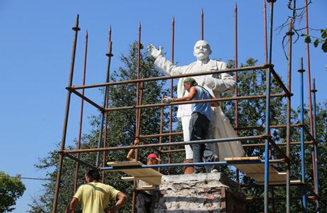 Реставрация памятника в Королеве