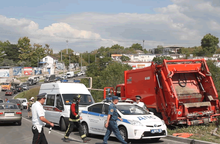 Севастопольские спасатели МЧС ликвидировали последствия двух ДТП с участием семи и восьми автомобилей