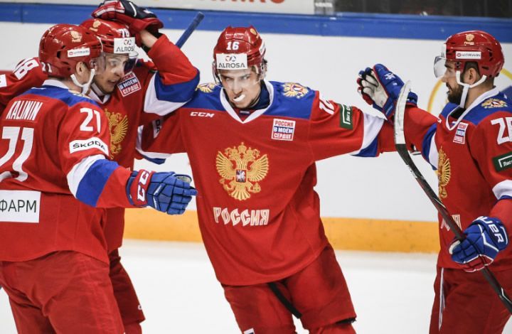С чем связана высокая популярность хоккея в России?