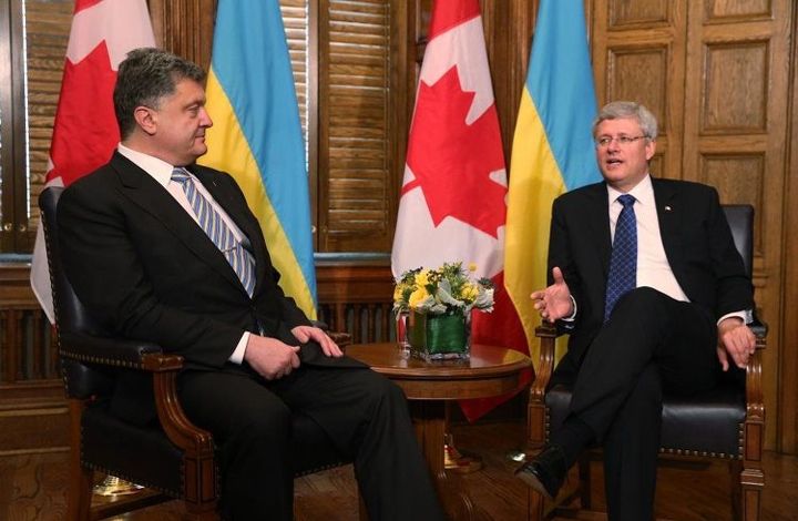 Украинский аналитик: Порошенко в Канаде мог подписывать все что угодно