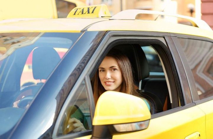 Женщины за рулём такси: что думают об этом жители Москвы?
