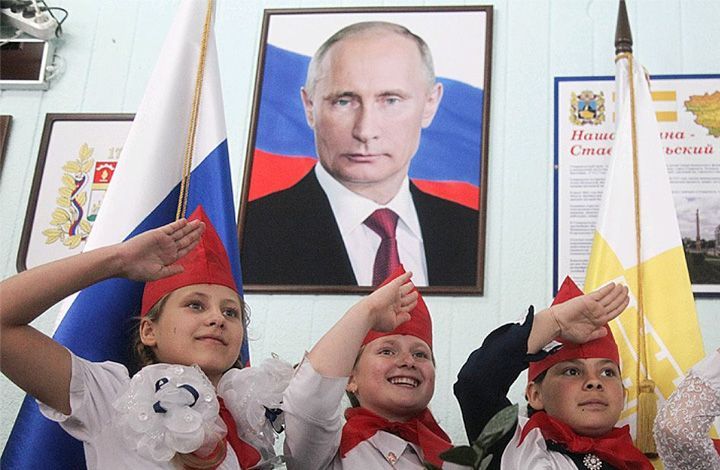 Политолог: молодежь доверяет Путину как гаранту стабильности страны