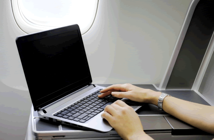Напряжение на борту: почему ноутбук лучше не брать в самолет?