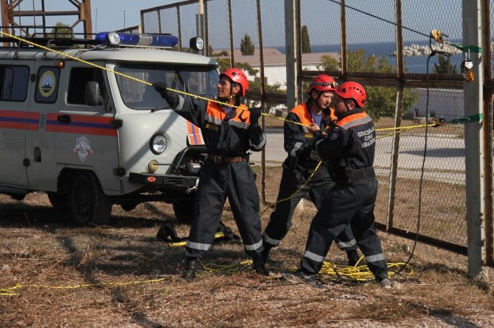 Севастопольский пожарно-спасательный гарнизон в ходе учения отработал действия по ликвидации последствий разлива и горения нефтепродуктов