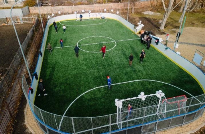 Фонд «Созвездие Добра», «Лига Ставок» и ФХР построили хоккейный корт в Свердловской области