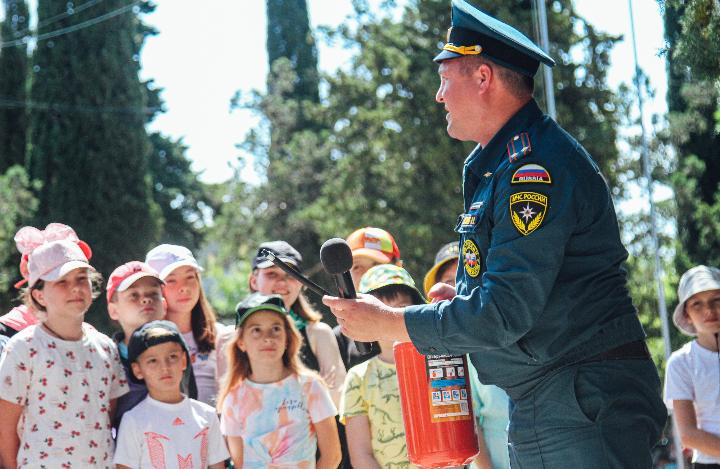 Повысить культуру безопасности: севастопольские спасатели напомнили детям о правилах поведения на каникулах
