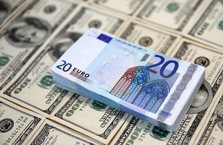 Доллар или евро: на какую валюту поставит Россия