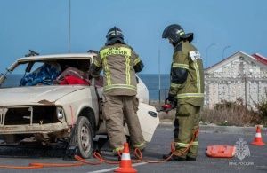 Севастопольские спасатели МЧС России соревновались в ликвидации последствий ДТП