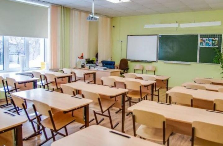 Все российские школы уходят на вынужденные каникулы