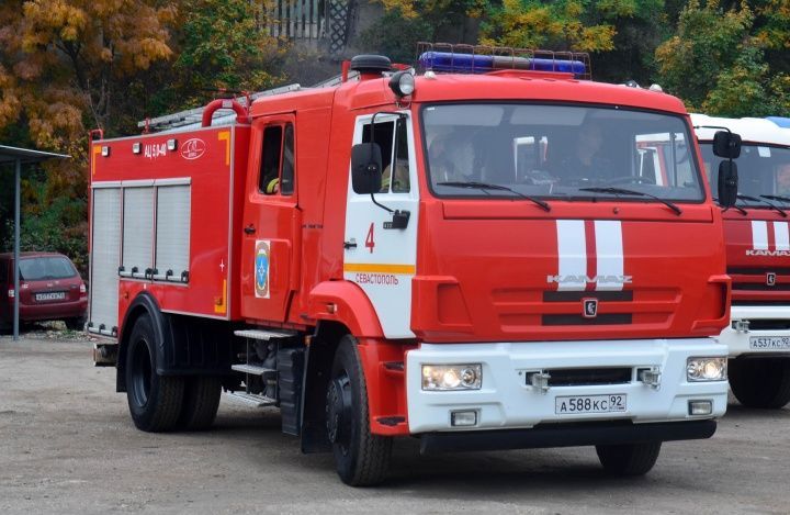 Севастопольские огнеборцы ликвидировали пожар, вспыхнувший в цирковом фургоне