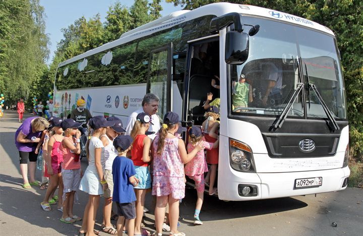 Для школьных перевозок в регионах России стали закупать новые автобусы
