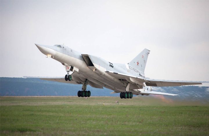 Эксперт оценил модернизированный бомбардировщик-ракетоносец Ту-22М3М