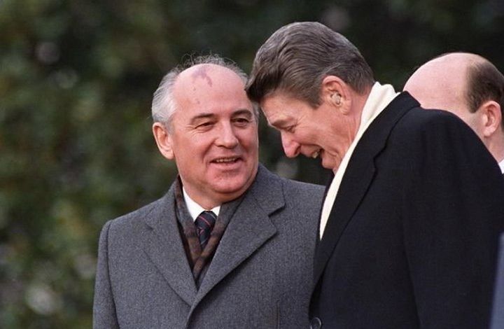 Американист: США нацелились повторить в отношении России политику Рейгана